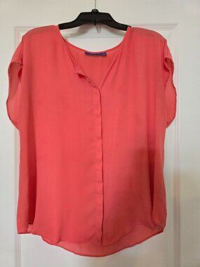 Lady's sleeveless dress blouse